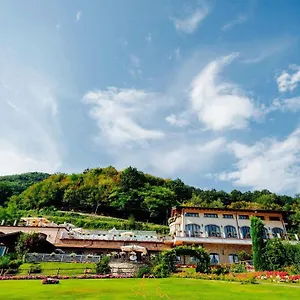 https://fontanile-relais-valcalepio-lounge.it-lombardy.com
